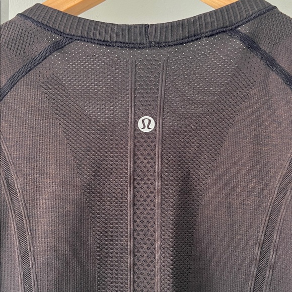 Lululemon Athletica Swiftly Classic Black Short-Sleeve Women's Tee medium - Picture 9 of 9